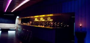 Hol lub bar w obiekcie Hotel Nihil Novi