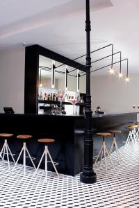 Hol lub bar w obiekcie Hotel Nihil Novi