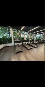 Fitness centrum a/nebo fitness zařízení v ubytování Gaia Residences Bandar Gamuda Gardens, Cozy Retreat with Mountain Views