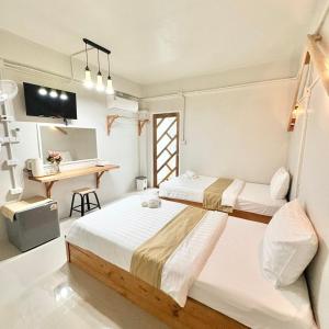 Postel nebo postele na pokoji v ubytování Yoi Hotel krabi