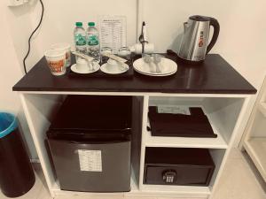 Kemudahan buat kopi dan teh di YAMA HOTEL & ROOFTOP BAR