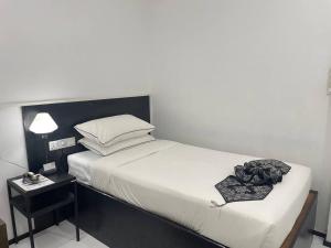 Katil atau katil-katil dalam bilik di YAMA HOTEL & ROOFTOP BAR