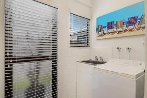 Et badeværelse på Sutherlands by the Sea + 7 billeder