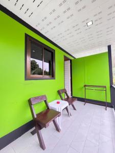 Ruang duduk di View Garden Resort
