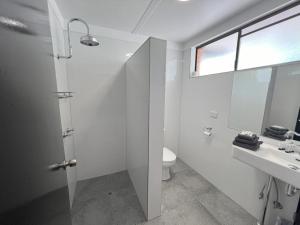 Koupelna v ubytování Jumbuck Motor Inn - POOL - PET FRIENDLY SECTION - KING BEDS