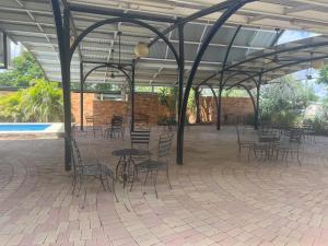 Bazén v ubytování Jumbuck Motor Inn - POOL - PET FRIENDLY SECTION - KING BEDS nebo v jeho okolí