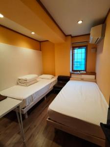 Postel nebo postele na pokoji v ubytování 002 新房特价 独立房间 独立卫浴 私人使用 鶯谷站步行5分钟