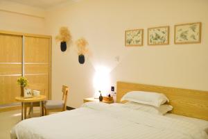 Ένα ή περισσότερα κρεβάτια σε δωμάτιο στο Xizhengjia Apartment Hotel Pazhou Complex