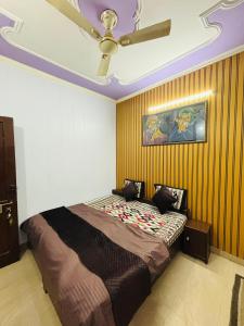 Postel nebo postele na pokoji v ubytování Friends Guest House & Hostel- near TAJ MAHAL