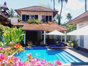 a villa with a swimming pool and a house at Vista del Mar in Candidasa