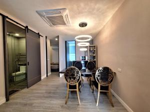 Posezení v ubytování The Modern Hua-Hin Private Poolvilla from beach 3km