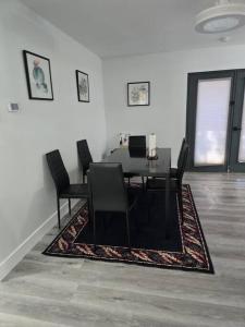 Imagen de la galería de Sweet Haven Near Airport, Restaurants Plus Car Rental Available Upon Request, en Irving