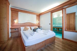Postel nebo postele na pokoji v ubytování Nivis Hotel