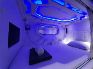 Hotel Shakti Capsule客房内的一张或多张床位