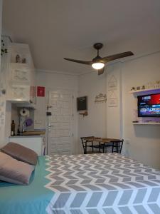 a bedroom with a large bed and a table at Estudio con Piscina, Playa y Wifi in Denia