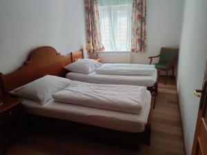 Voodi või voodid majutusasutuse Gästehaus Einzinger toas