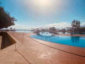Bazén v ubytování Hotel Torre Normanna nebo v jeho okolí