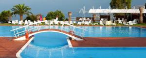 Bazén v ubytování Hotel Torre Normanna nebo v jeho okolí