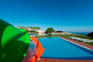 Bazén v ubytování Hotel Torre Normanna nebo v jeho okolí