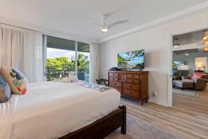 Postel nebo postele na pokoji v ubytování Whaler Resort 508- Fully remodeled Whaler condo, stunning Kaanapali Beach Black Rock view