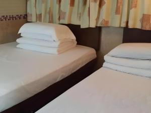 Uma cama ou camas num quarto em Astronaut's Hotel