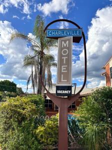 Certifikát, hodnocení, plakát nebo jiný dokument vystavený v ubytování Charleville Motel