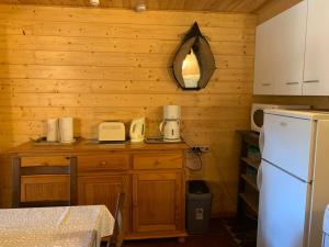 Η κουζίνα ή μικρή κουζίνα στο RDC Appartement dans chalet Le Genestou