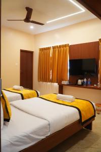 Postel nebo postele na pokoji v ubytování UJ Pallazzio - Business Class Luxury Hotel