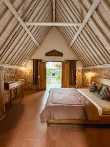 Una cama o camas en una habitación de Sedjiwa