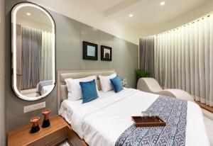 The Zuree Hotel客房内的一张或多张床位