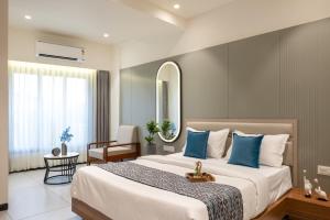 The Zuree Hotel客房内的一张或多张床位