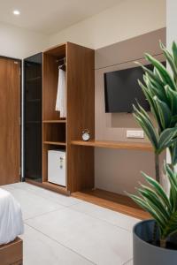 The Zuree Hotel客房内的一张或多张床位