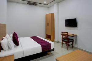 Postel nebo postele na pokoji v ubytování Hotel Down Town - Noida Sector 15