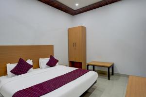 Postel nebo postele na pokoji v ubytování Hotel Down Town - Noida Sector 15