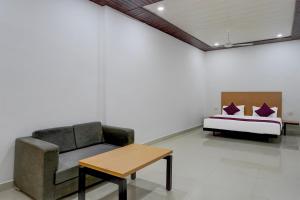 Posezení v ubytování Hotel Down Town - Noida Sector 15