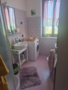 Fotografie z fotogalerie ubytování Ex fienile nella natura - Camera con bagno privato e spazi comuni v destinaci Suno