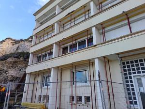 a building that is under construction next to a cliff at Le Rayon Vert - Vue sur l'aiguille et garage priv in Étretat