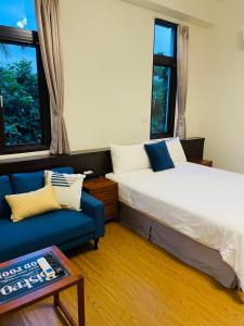Rúm í herbergi á Landay Homestay