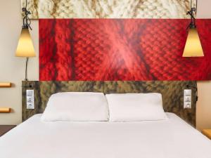 Postel nebo postele na pokoji v ubytování ibis Warszawa Centrum