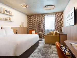 Pullman Lyon客房内的一张或多张床位