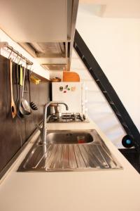 a kitchen with a sink and a stove at B&B Il Vicoletto - Vitulazio in Vitulazio