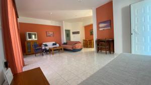 Postel nebo postele na pokoji v ubytování Villa George + 28 fotografií