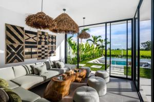 Kolam renang di atau dekat dengan Nayanika 5 BR Private Pool Villa with Ricefield view CYN