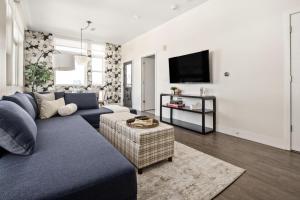 Μια τηλεόραση ή/και κέντρο ψυχαγωγίας στο Top Floor - Amazing Windows - Zuni Lofts