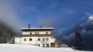 겨울의 Gästehaus Hauser