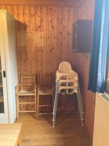 a room with two wooden chairs and a stool at Grande location de vacances - consulte mon calendrier sur whts ap!! in Malmedy