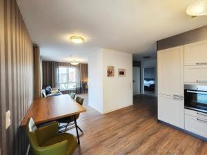 Køkken eller tekøkken på FeWo Landhaus Schölerberg l ruhige Lage