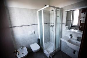 Koupelna v ubytování Albergo La Veranda + 27 fotografií