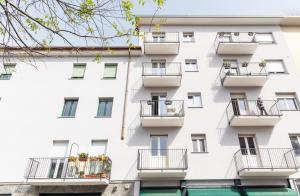Το κτήριο όπου στεγάζεται  το διαμέρισμα