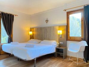 Postel nebo postele na pokoji v ubytování Hostal La Cabanya